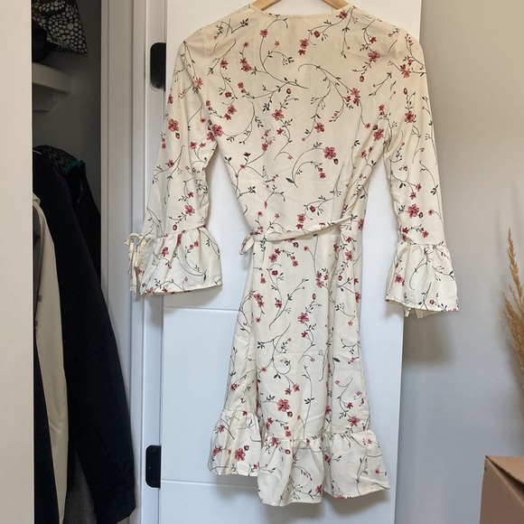 Brand NEW H&M floral print wrap dress - Picture 5 of 13